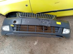 Używane Zderzak przedni Skoda Fabia II Combi 1.2 TSI Cena € 150,00 Procedura marży oferowane przez Umit Sloperij