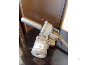 Begagnade Servostyrningspump Opel Corsa D 1.3 CDTi 16V ecoFLEX Pris € 100,00 Marginaltabell erbjuds av Umit Sloperij