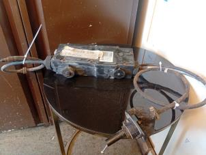 Begagnade Parkeringsbromsmotor Renault Scénic II (JM) 2.0 16V Pris € 200,00 Marginaltabell erbjuds av Umit Sloperij