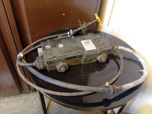 Begagnade Parkeringsbromsmotor Renault Scénic II (JM) 2.0 16V Turbo Pris € 200,00 Marginaltabell erbjuds av Umit Sloperij