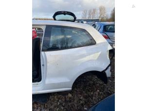 Gebruikte Spatbord links-achter Volkswagen Polo V (6R) 1.2 TDI 12V BlueMotion Prijs op aanvraag aangeboden door Autohandel & Demontage Weteringbrug