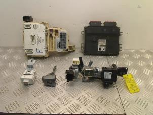 Begagnade Tändningslås + dator Suzuki Swift (ZA/ZC/ZD1/2/3/9) 1.3 VVT 16V Pris € 100,00 Marginaltabell erbjuds av Autohandel & Demontage Weteringbrug