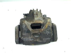 Gebruikte Remklauw (Tang) rechts-voor Citroen Berlingo 1.6 Hdi, BlueHDI 75 Prijs € 20,00 Margeregeling aangeboden door Autohandel & Demontage Weteringbrug