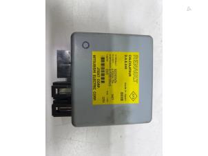 Gebruikte Computer Stuurbekrachtiging Renault Twingo II (CN) 1.2 Prijs € 50,00 Margeregeling aangeboden door Autohandel & Demontage Weteringbrug