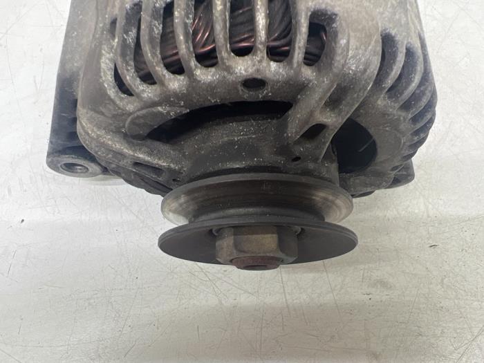 Dynamo från en Citroën Saxo 1.0i X 1999