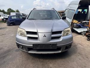 Begagnade Front (komplett) Mitsubishi Outlander (CU) 2.0 16V 4x2 Pris € 750,00 Marginaltabell erbjuds av Autohandel & Demontage Weteringbrug