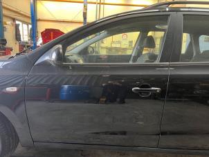 Używane Drzwi lewe przednie wersja 4-drzwiowa Hyundai i30 Crosswagon (WWH) 1.6 CVVT 16V Cena € 200,00 Procedura marży oferowane przez Autohandel & Demontage Weteringbrug