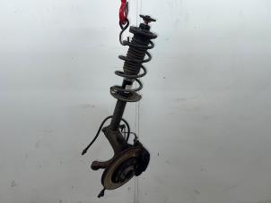 Gebruikte Schokdemperpoot rechts-voor Toyota Aygo (B10) 1.0 12V VVT-i Prijs € 100,00 Margeregeling aangeboden door Autohandel & Demontage Weteringbrug