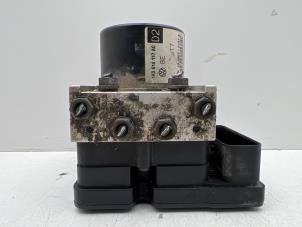 Begagnade ABS-pump Volkswagen Caddy III (2KA,2KH,2CA,2CH) 1.9 TDI Pris € 50,00 Marginaltabell erbjuds av Autohandel & Demontage Weteringbrug