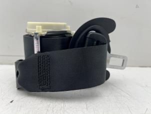 Gebruikte Veiligheidsgordel links-achter Volkswagen Polo V (6R) 1.2 TSI 16V BlueMotion Technology Prijs € 15,00 Margeregeling aangeboden door Autohandel & Demontage Weteringbrug