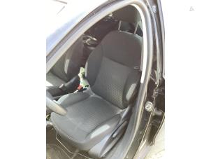 Używane Fotel lewy Peugeot 208 I (CA/CC/CK/CL) 1.2 Vti 12V PureTech 82 Cena € 150,00 Procedura marży oferowane przez Autohandel & Demontage Weteringbrug