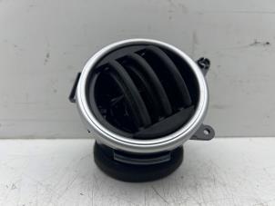 Gebruikte Luchtrooster Dashboard Hyundai i10 (F5) 1.2i 16V Prijs € 10,00 Margeregeling aangeboden door Autohandel & Demontage Weteringbrug