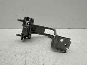 Begagnade Dörrfångare buss/transport höger Opel Vivaro Combi 1.6 CDTI 95 Pris € 25,00 Marginaltabell erbjuds av Autohandel & Demontage Weteringbrug