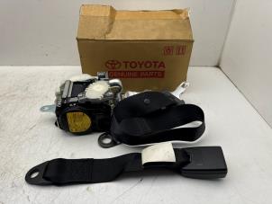 Gebruikte Veiligheidsgordel links-voor Toyota Land Cruiser (J15) Prijs € 350,00 Margeregeling aangeboden door Autohandel & Demontage Weteringbrug