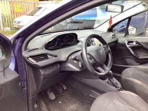 Używane Radio Peugeot 208 I (CA/CC/CK/CL) 1.2 Vti 12V PureTech 82 Cena € 150,00 Procedura marży oferowane przez Autohandel & Demontage Weteringbrug