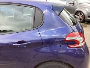 Używane Panel boczny lewy tyl Peugeot 208 I (CA/CC/CK/CL) 1.2 Vti 12V PureTech 82 Cena na żądanie oferowane przez Autohandel & Demontage Weteringbrug