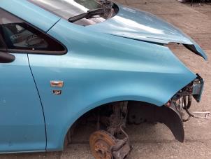 Begagnade Framskärm, höger Opel Corsa D 1.4 16V Twinport Pris € 100,00 Marginaltabell erbjuds av Autohandel & Demontage Weteringbrug