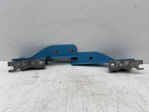 Begagnade Gångjärn, motorhuv Volkswagen Up! (121) 1.0 12V 60 Pris € 50,00 Marginaltabell erbjuds av Autohandel & Demontage Weteringbrug