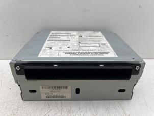 Gebruikte Radio CD Speler Volvo V40 (MV) 1.6 T3 GTDi 16V Prijs € 75,00 Margeregeling aangeboden door Autohandel & Demontage Weteringbrug