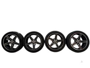 Gebruikte Velgen set + banden Mercedes E Combi (S211) 3.2 E-320 CDI 24V Prijs € 500,00 Margeregeling aangeboden door Autohandel & Demontage Weteringbrug