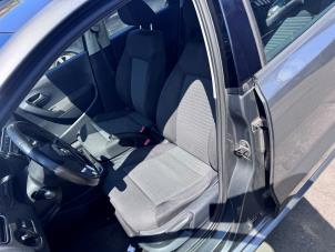 Gebruikte Bekleding Set (compleet) Volkswagen Polo V (6R) 1.2 12V BlueMotion Technology Prijs € 250,00 Margeregeling aangeboden door Autohandel & Demontage Weteringbrug