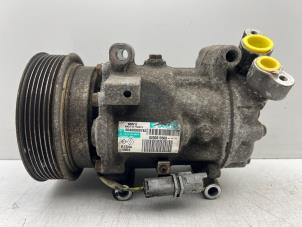 Begagnade Luftkonditioneringspump Renault Clio III (BR/CR) 1.2 16V TCe 100 Pris € 30,00 Marginaltabell erbjuds av Autohandel & Demontage Weteringbrug