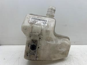 Begagnade Spolartank, vindruta Seat Mii 1.0 12V Pris € 40,00 Marginaltabell erbjuds av Autohandel & Demontage Weteringbrug