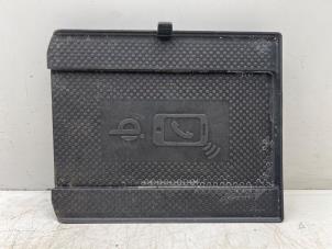 Używane Ladowarka bezprzewodowa Volkswagen Polo VI (AW1) 1.0 TSI 12V Cena € 75,00 Procedura marży oferowane przez Autohandel & Demontage Weteringbrug