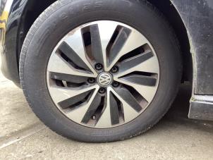 Gebruikte Velgen set + banden Volkswagen Polo V (6R) 1.4 TDI DPF BlueMotion technology Prijs € 550,00 Margeregeling aangeboden door Autohandel & Demontage Weteringbrug