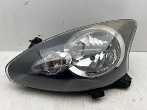 Gebruikte Koplamp links Toyota Aygo (B10) 1.0 12V VVT-i Prijs € 50,00 Margeregeling aangeboden door Autohandel & Demontage Weteringbrug