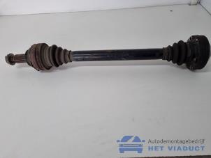 Używane Os napedowa prawy tyl BMW 5 serie (E60) 530d 24V Cena € 55,00 Procedura marży oferowane przez Het Viaduct