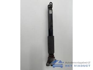 Gebruikte Schokdemper links-achter Hyundai i30 (GDHB5) 1.4 16V Prijs € 50,00 Margeregeling aangeboden door Het Viaduct