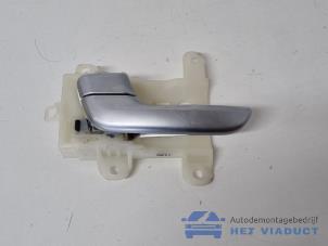 Gebruikte Deurgreep 4Deurs links-achter Kia Niro I (DE) E-Niro 64 kWh Prijs € 30,00 Margeregeling aangeboden door Het Viaduct