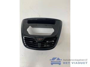 Gebruikte Luchtrooster Dashboard Opel Karl 1.0 12V Prijs € 40,00 Margeregeling aangeboden door Het Viaduct