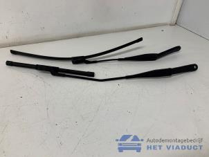 Gebruikte Ruitenwisserarm set Ford Fiesta 6 (JA8) 1.25 16V Prijs € 30,00 Margeregeling aangeboden door Het Viaduct