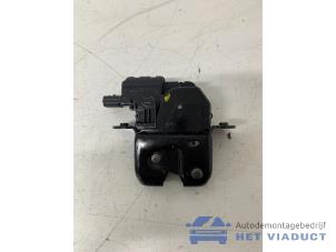 Używane Mechanizm zamka tylnej klapy Renault Twingo III (AH) 1.0 SCe 70 12V Cena € 40,00 Procedura marży oferowane przez Het Viaduct