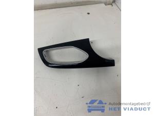 Gebruikte Sierlijst achterklep Opel Astra K 1.4 Turbo 16V Prijs € 20,00 Margeregeling aangeboden door Het Viaduct