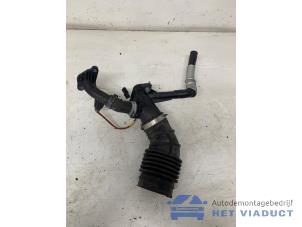 Używane Rura EGR Renault Kadjar (RFEH) 1.5 Blue dCi Cena € 80,00 Procedura marży oferowane przez Het Viaduct