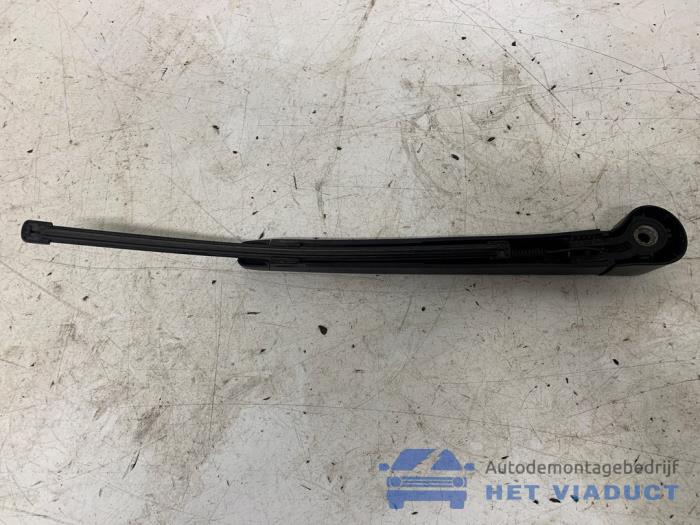 Bakre torkararm från en Volkswagen Polo VI (AW1) 1.6 TDI 16V 95 2019