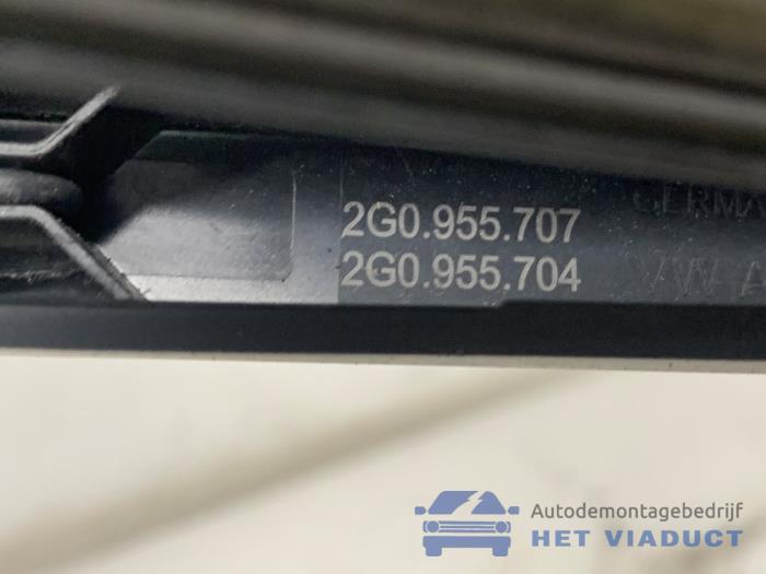 Bakre torkararm från en Volkswagen Polo VI (AW1) 1.6 TDI 16V 95 2019