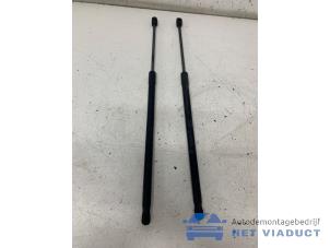 Gebruikte Gasdemper Motorkap Set Mercedes E (W212) E-220 CDI 16V BlueEfficiency,BlueTEC Prijs € 30,00 Margeregeling aangeboden door Het Viaduct