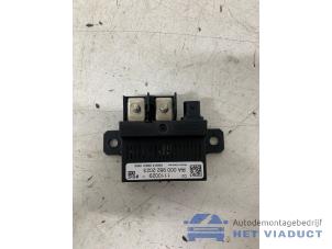 Używane Stabilizator napiecia Mercedes E (W212) E-220 CDI 16V BlueEfficiency,BlueTEC Cena € 40,00 Procedura marży oferowane przez Het Viaduct