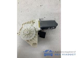 Używane Silnik szyby drzwiowej Mercedes CLA Shooting Brake (117.9) 1.6 CLA-180 16V Cena € 40,00 Procedura marży oferowane przez Het Viaduct