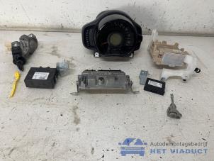 Begagnade Tändningslås + dator Toyota Aygo (B40) 1.0 12V VVT-i Pris € 350,00 Marginaltabell erbjuds av Het Viaduct