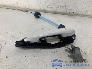 Gebruikte Deurgreep 4Deurs rechts-achter BMW 2 serie Gran Tourer (F46) 220dA xDrive 2.0 TwinPower Turbo 16V Prijs € 50,00 Margeregeling aangeboden door Het Viaduct