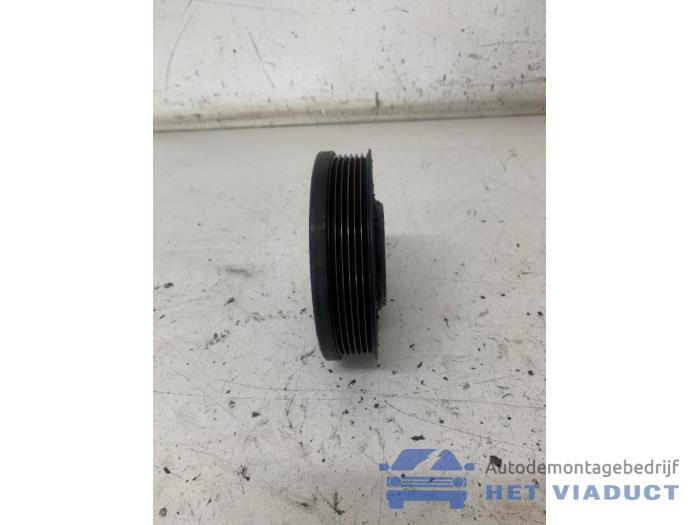 Remskiva, vevaxel från en Seat Leon ST (5FF) 1.6 TDI 16V 2017