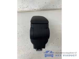 Używane Podlokietnik Audi A1 Sportback (8XA/8XF) 1.0 TFSI Ultra 12V Cena € 140,00 Procedura marży oferowane przez Het Viaduct