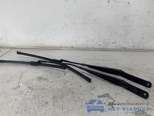 Begagnade Svängarmsats vindrutetorkare Volkswagen Scirocco (137/13AD) 1.4 TSI 122 16V Pris € 35,00 Marginaltabell erbjuds av Het Viaduct