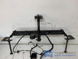 Używane Hak holowniczy Ford B-Max (JK8) 1.0 EcoBoost 12V 100 Cena € 200,00 Procedura marży oferowane przez Het Viaduct