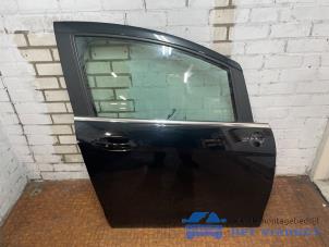 Używane Drzwi prawe przednie wersja 4-drzwiowa Ford B-Max (JK8) 1.0 EcoBoost 12V 100 Cena € 300,00 Procedura marży oferowane przez Het Viaduct